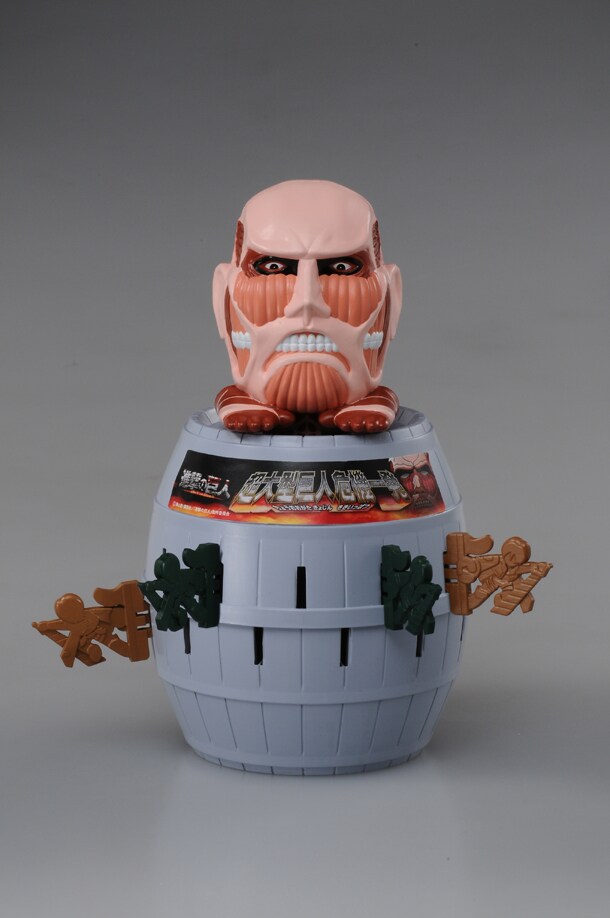 「超大型巨人 危機一発」（※画像は監修中のもので、実際の商品とは若干異なる場合があります）(c)諫山創・講談社／「進撃の巨人」製作委員会 (c)TOMY