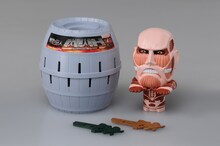 「超大型巨人 危機一発」（※画像は監修中のもので、実際の商品とは若干異なる場合があります）(c)諫山創・講談社／「進撃の巨人」製作委員会 (c)TOMY