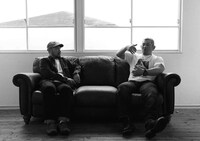 KAMINOGE vol.24に掲載されている井上雄彦（左）と鈴木みのるのグラビア。