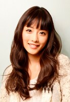 吉岡（高橋）紗絵子役を務める石原さとみ。