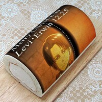 「エルヴィン・リヴァイクリスマス2013(2本セット）」のプリロール。(c)諫山創・講談社／「進撃の巨人」製作委員会