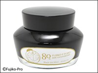 「藤子・F・不二雄生誕80周年記念万年筆」に付属するブラックのボトルインク。