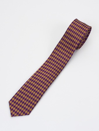 「シーザー」のネクタイ。(c)荒木飛呂彦／集英社・ジョジョの奇妙な冒険製作委員会