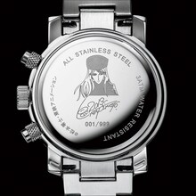 裏蓋にはメーテルのイラスト、零士のサイン、エディションナンバーを刻印。(c)松本零士・東映アニメーション