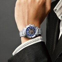 「銀河鉄道999 -時空の旅人- 松本零士画業60周年 記念クロノグラフ」を装着した様子。(c)松本零士・東映アニメーション