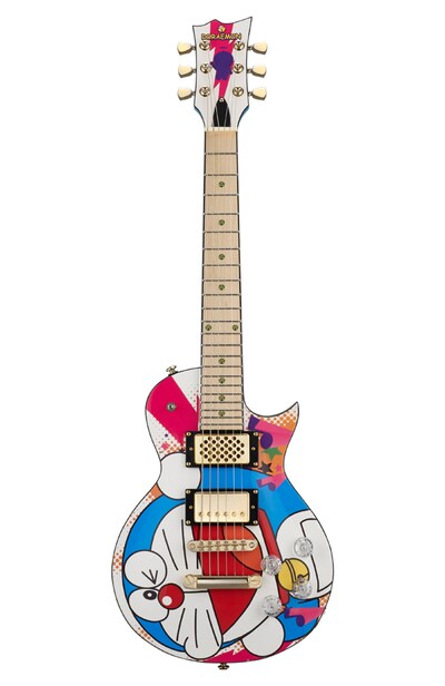 「DORAEMON Mini Guitar」の前面。 (c)藤子プロ・小学館・テレビ朝日・シンエイ・ADK