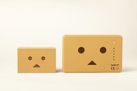 初代とサイズを比較した「cheero Power Plus DANBOARD version‐mini‐」。