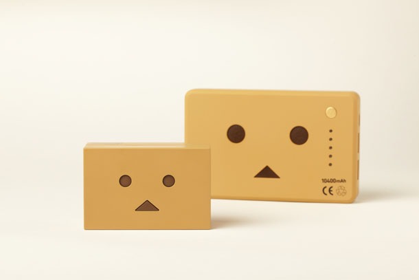 初代とサイズを比較した「cheero Power Plus DANBOARD version‐mini‐」。