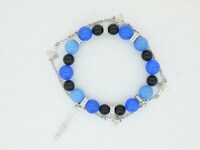 プレゼントのブレスレット「鉄扇簪数珠ブレス（てっせんかんざしじゅずブレス）」。コミックゼノンのオンラインストアでも購入できる。