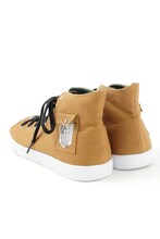 進撃の巨人×UBIQのコラボスニーカー。(c)諫山創・講談社/「進撃の巨人」製作委員会