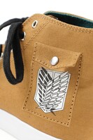 進撃の巨人×UBIQのコラボスニーカー。(c)諫山創・講談社/「進撃の巨人」製作委員会