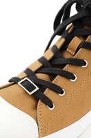 進撃の巨人×UBIQのコラボスニーカー。(c)諫山創・講談社/「進撃の巨人」製作委員会