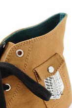 進撃の巨人×UBIQのコラボスニーカー。(c)諫山創・講談社/「進撃の巨人」製作委員会