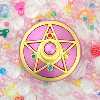 「美少女戦士セーラームーンR ムーンライトメモリー クリスタルスターミラーケース」サイズは幅7.5㎝×7.5㎝×3.5㎝(C)Naoko Takeuchi (C)武内直子・PNP・東映アニメーション