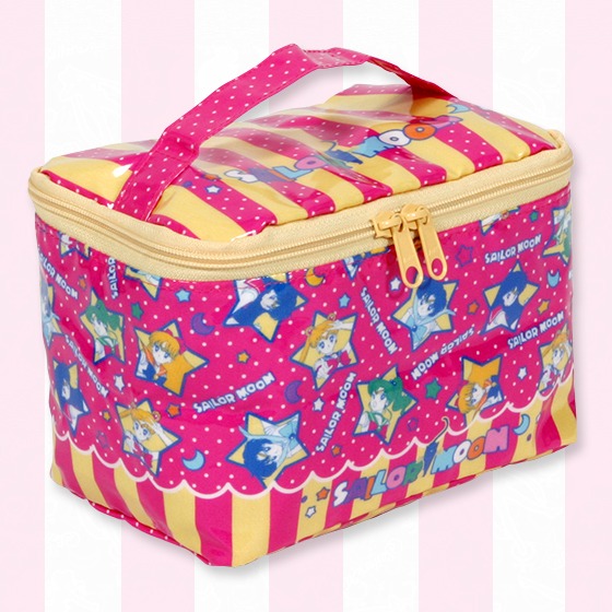 バニティポーチの「レトロ柄」ピンク。(C)Naoko Takeuchi (C)武内直子・PNP・東映アニメーション