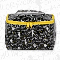 バニティポーチの「シルエット柄」。(C)Naoko Takeuchi (C)武内直子・PNP・東映アニメーション