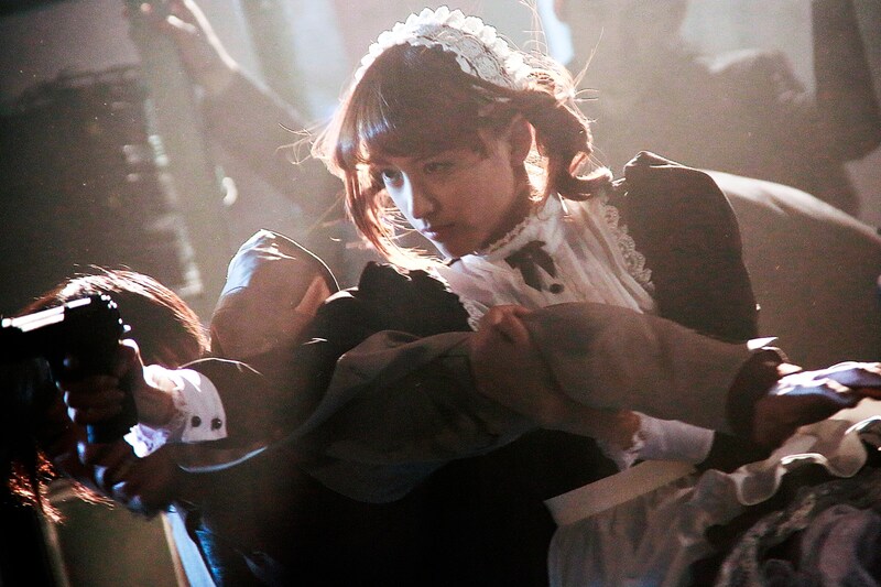映画「黒執事」より、山本美月演じるリンのアクションシーン。 (c)2014 枢やな／スクウェアエニックス (c)2014 映画「黒執事」製作委員会