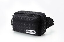 「ジョジョの奇妙な冒険」第3部「スターダストクルセイダース」×「OUTDOOR PRODUCTS」のウエストバッグ。(c)荒木飛呂彦/集英社・ジョジョの奇妙な冒険製作委員会