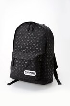 「ジョジョの奇妙な冒険」第3部「スターダストクルセイダース」×「OUTDOOR PRODUCTS」のデイパック。(c)荒木飛呂彦/集英社・ジョジョの奇妙な冒険製作委員会