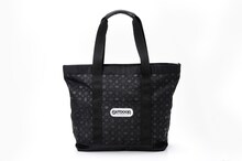 「ジョジョの奇妙な冒険」第3部「スターダストクルセイダース」×「OUTDOOR PRODUCTS」のトートバッグ。(c)荒木飛呂彦/集英社・ジョジョの奇妙な冒険製作委員会