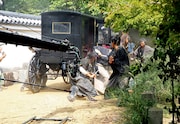 大久保利通の馬車が襲われるシーン。(c)和月伸宏/集英社 (c)2014「るろうに剣心 京都大火/伝説の最期」製作委員会