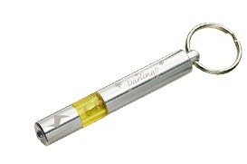 購入特典の「ラムの静電気除去キーホルダー」。 (c)高橋留美子／小学館