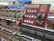 店頭では原作マンガの全巻セットやアニメ版のソフト、関連CDも販売。