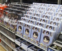 店頭にディスプレイされた「A3クリアポスター」と「ちみキャラノート」。