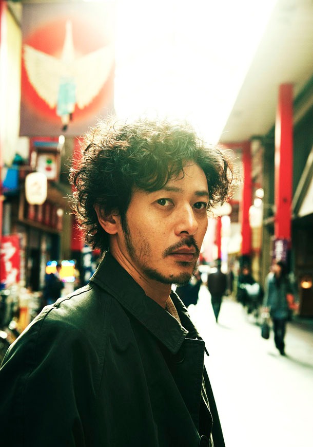 村木を演じるオダギリジョー。(c)「リバースエッジ 大川端探偵社」製作委員会