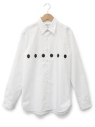 カメラ小僧が胸回りをぐるり「天才バカボン」のシャツ登場