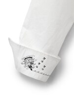 袖口を折り返すとカメラ小僧が。(c)FUJIO AKATSUKA