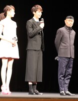 大野拓朗（中央）