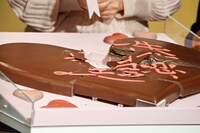 割れたチョコレート。