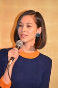 加藤えれな役の水原希子。