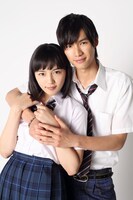 映画「好きっていいなよ。」にて橘めいを演じる川口春奈（左）と、黒沢大和を演じる福士蒼汰（右）。