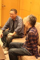 山本直樹（左）と奥浩哉（右）。