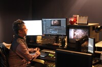 アニメ「シドニアの騎士」のアニメーション制作を手がけるCG制作会社ポリゴン・ピクチュアズの編集ルーム。