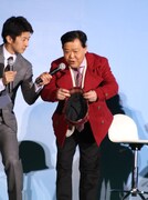 お約束の「くるりんぱ！」をやろうとする上島竜兵。