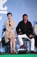 吹石一恵（左）