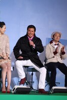 竹内力（中央）