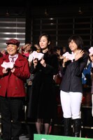 （左から）上島竜兵、黒木華、広瀬アリス。