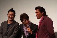 「この3人が揃うと別の映画みたい」と司会からツッコまれる中村獅童、哀川翔、竹内力。