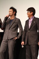 中村獅童（左）