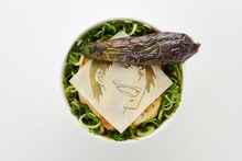 「ボケナス餃子マーボー丼」（890円） (c)渡辺航（週刊少年チャンピオン）／弱虫ペダル製作委員会 (c)NAMCO LTD.