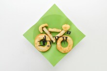 「喰うぜ… 自転車餃子… おれはもう腹ペコだ!!」（720円） (c)渡辺航（週刊少年チャンピオン）／弱虫ペダル製作委員会 (c)NAMCO LTD.