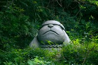 “はらっぱ”に常設されている、「のび太の大魔境」に登場するバウワンコ像。