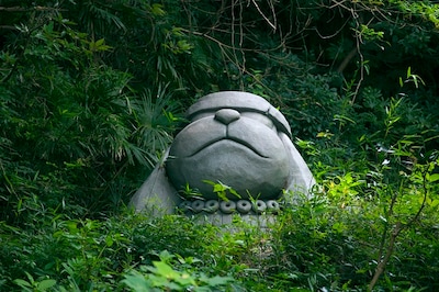 “はらっぱ”に常設されている、「のび太の大魔境」に登場するバウワンコ像。