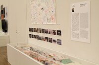 功労賞を受賞したコミティア実行委員会代表の中村公彦に関連した展示。