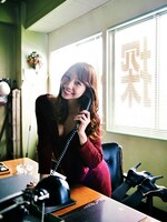 メグミを演じる小泉麻耶。(c)「リバースエッジ 大川端探偵社」製作委員会