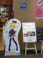 「なかよし×hontoカフェ ～大好き！なかよし魔法少女展～」の様子。
